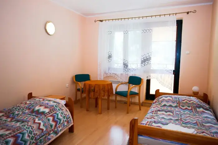 Letni obóz activity - Sarnówek 2019. plik: pokoj.webp
